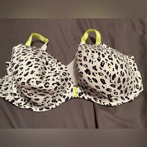 Front clasp torrid bra size 44DD